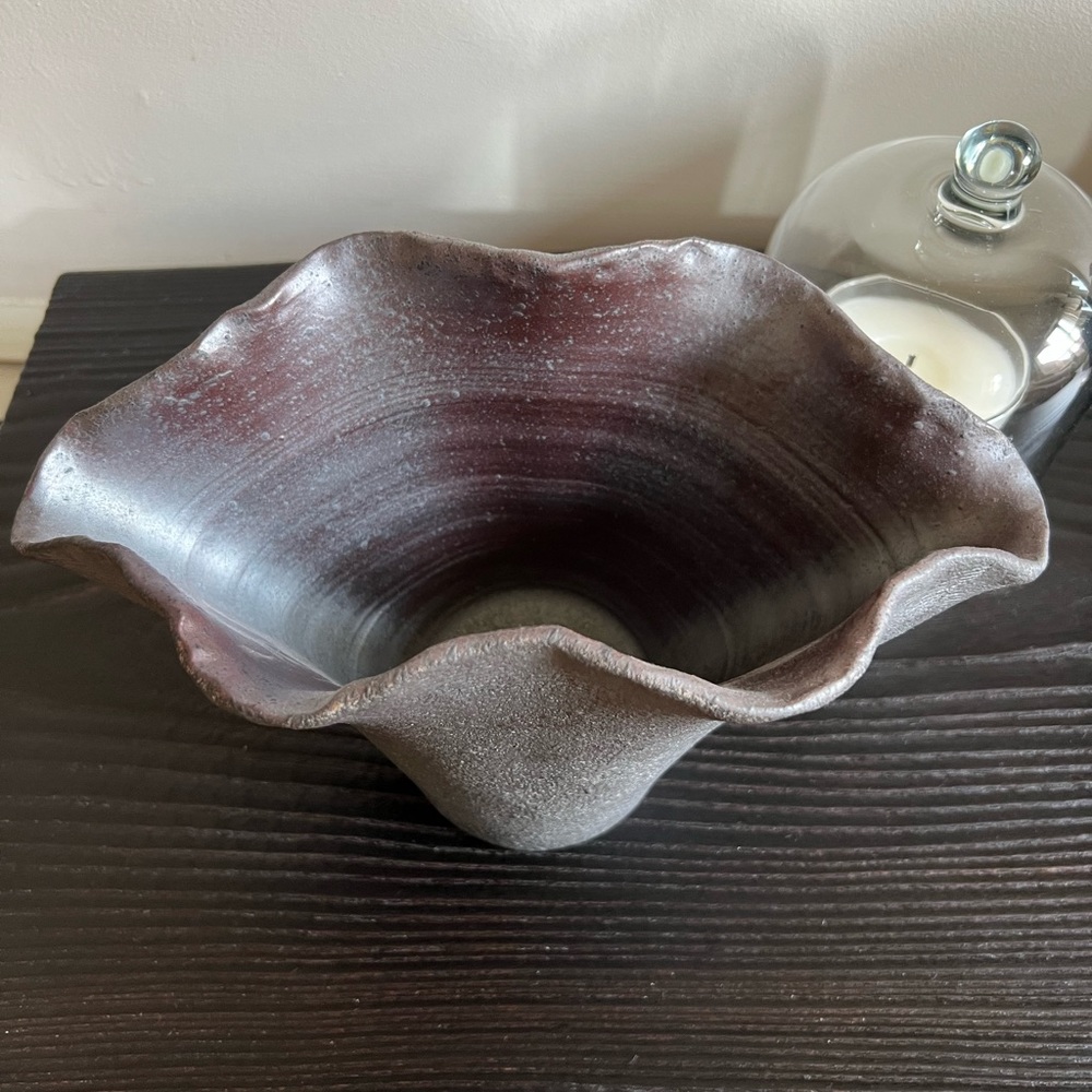 Shell Shaped Vase - Picture 2 of 6